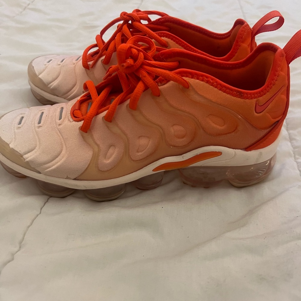 Nike Women's Bright Orange Athletic Shoes - Picture 4 of 6